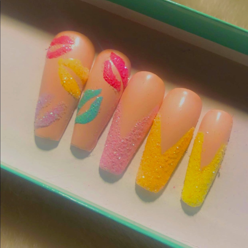 Press on nails